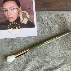 Katie Jane Hughes x Spectrum Brush 08